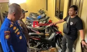 Terlilit hutang, SO seorang kades nekat curi motor warganya. Polisi mengamankannya beserta Barang Bukti dan menetapkan tersangka. 